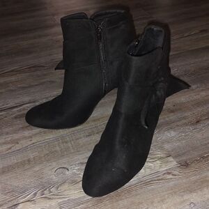 Metro 7 Knotty black side zipper black heeled ankle boot   Sz 8 EUC
